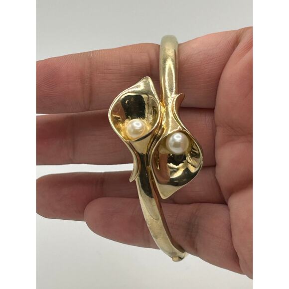 Vintage Avon SH Gold Tone with Faux Pearl Bracelet - Picture 10 of 11